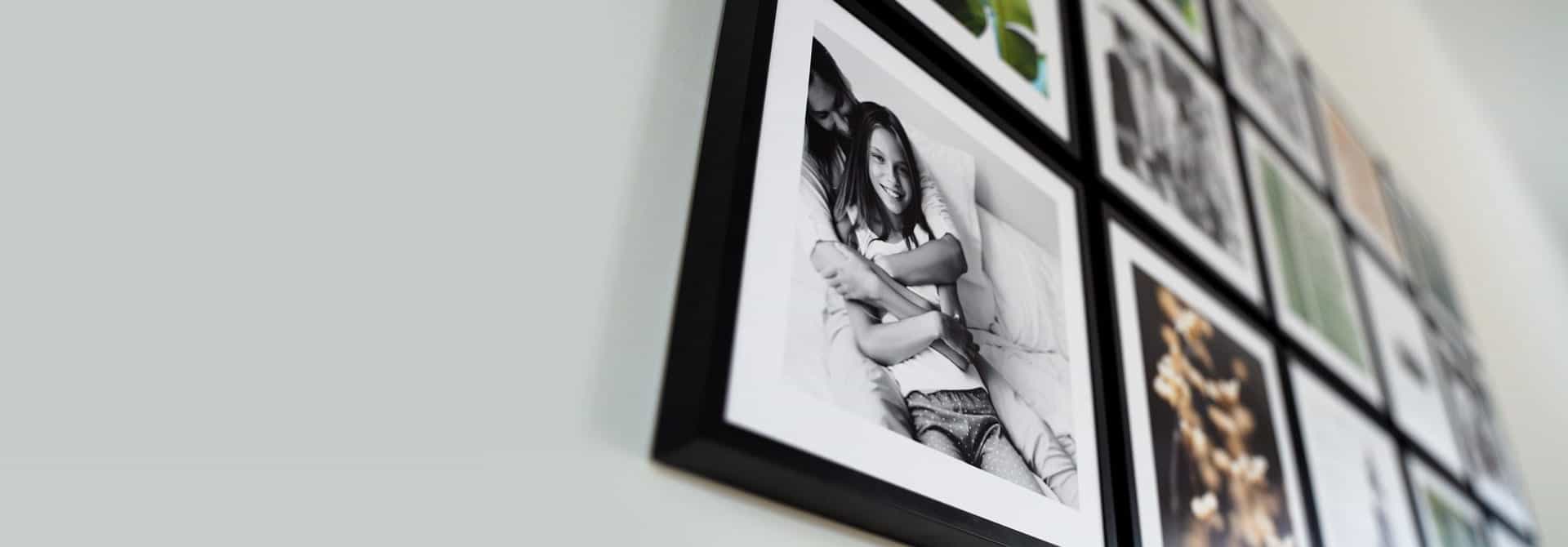 CusttomFrames. The photo wall that grows with your memories!